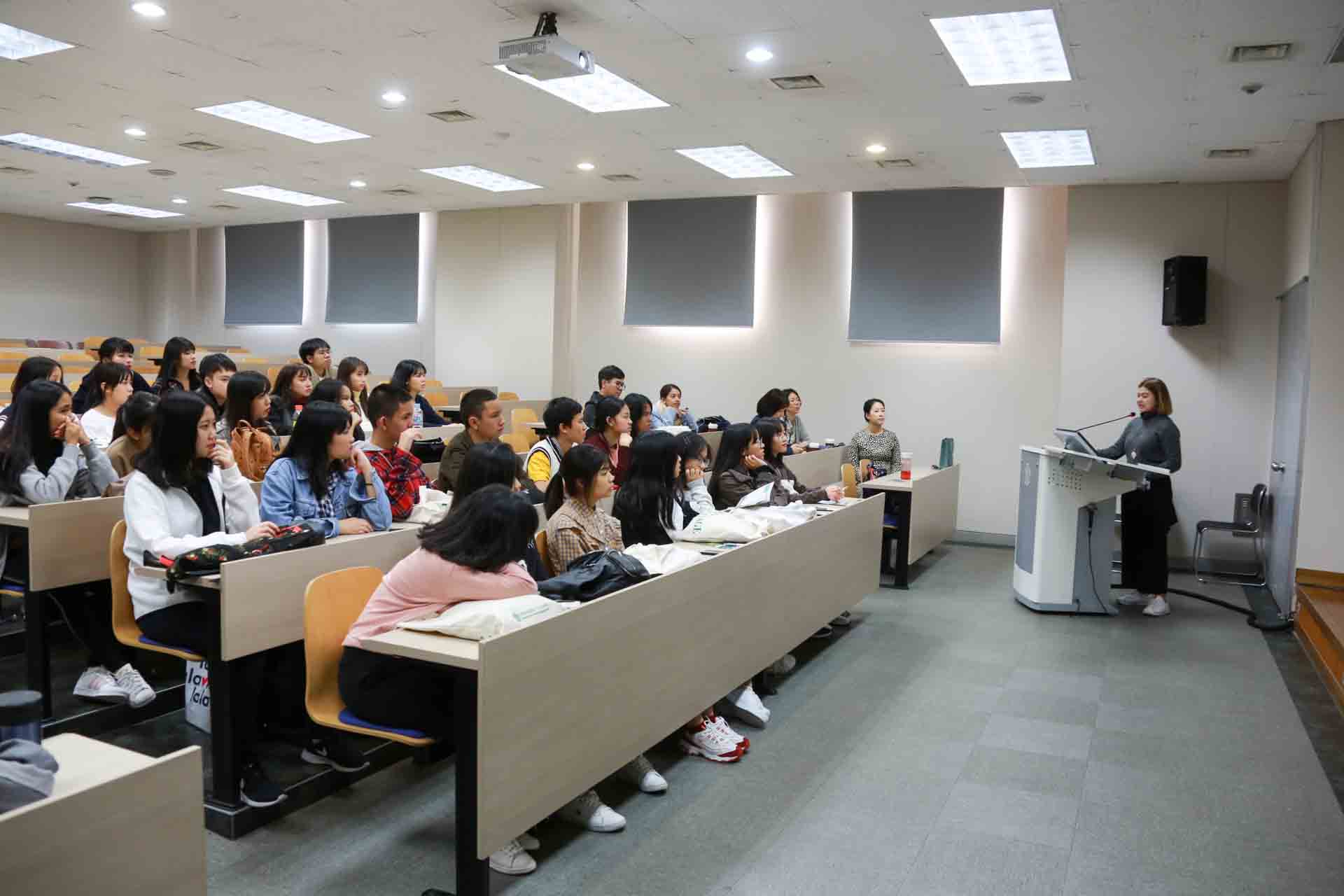 2018 Triam Udom Suksa School Korean language and culture program Meeting Graduates