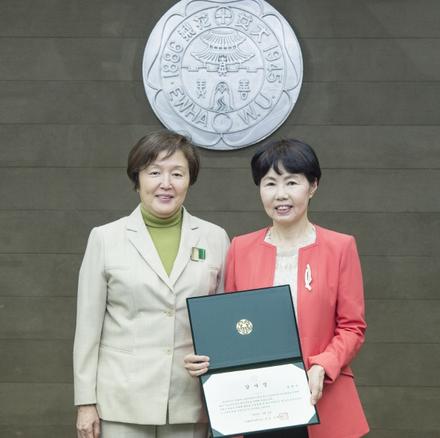 금홍연 동문 기금전달식 열려